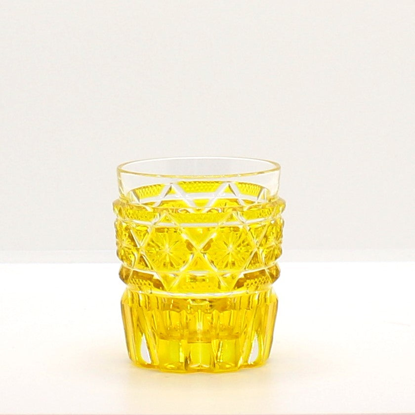 This beautiful hand cut glass in yellow, comes in a wooden gift box. Perfect for enjoying a glass of whisky either straight up or on the rocks!